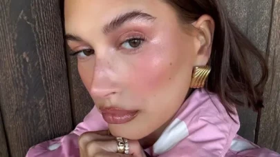 2025 İlkbahar/Yaz Sezonunun Öne Çıkan Güzellik Trendi: Plum Eyeshadow ile Sofistike Bakışlar!