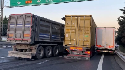 Tırlar çarpıştı, facia ucuz atlatıldı!