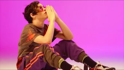 Alper Erözer kimdir? Aslen nereli, hangi dizide oynadı, şarkıları neler? Kaç yaşında, Sevgilisi Kim, Babası Kim?