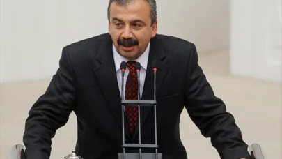 Sırrı Süreyya Önder Kalp Krizi Sonrası Yoğun Bakımda! Kritik Süreçte Umut Veren Gelişme