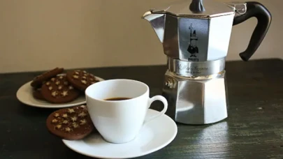Bir Fincanla İtalya’ya Yolculuk: Evde Moka Pot ile Efsane Espresso Nasıl Yapılır?