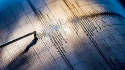 İstanbul’da deprem paniği! Herkes sokağa döküldü
