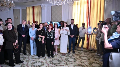 Türkiye Dijital Sanatta Sınırları Aşıyor! Paris’te İstanbul Rüzgarı