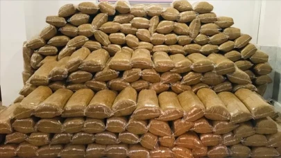 KOM Ekiplerinden Nefes Kesen Operasyon! Minibüsten 1 Ton 450 Kilo Kaçak Tütün Çıktı