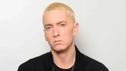 Efsane Rapçinin Yeni Ünvanı: Dede Eminem! Kızı Hailie Jade İlk Çocuğunu Kucağına Aldı!