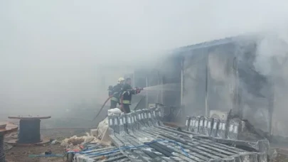 Muğla Seydikemer Şantiyesinde Korkutan Yangın: İşçilerin Kaldığı Konteyner Alev Aldı