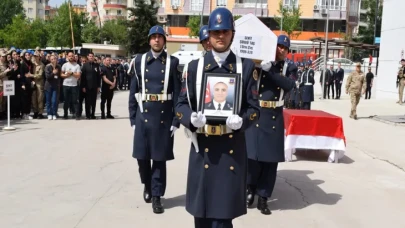 Görev Başında Şehit Düşen Jandarma Uzman Çavuş Şükrü Taş'a Gözyaşlarıyla Veda!