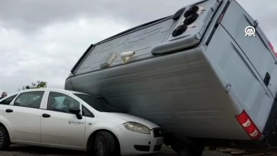 Antalya'da Hortum Kameralara Yansıdı: Çok Sayıda Araç Hasar Gördü