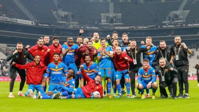 49 Yılın Rövanşı: Beşiktaş’ı Kupadan Eleyen Göztepe, Romulo ile Tarih Yazdı!