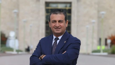 Burhanettin Bulut Kimdir, Nereli, Kaç Yaşında, Evli mi, Eşi Kim, Çocuğu Var mı? Burhanettin Bulut'un Kariyeri ve Biyografisi