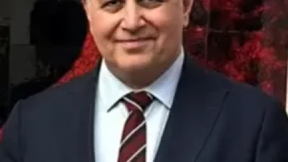 İzmir Büyükşehir Belediye Başkanı Tugay’dan Cezaevi Ziyareti: Siyasi Manipülasyonlara Destek Arayışı