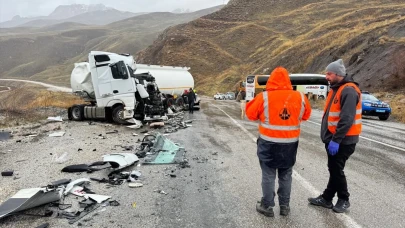 Yakıt tankeri ile otobüs çarpıştı: Olay yerinde can pazarı!