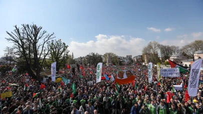 Ayasofya’ya vicdan yürüyüşü: Gazze için 300 bin kişi sokaklardaydı!