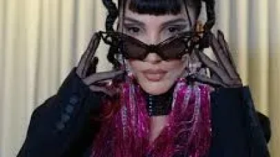 Hande Yener'den Kıbrıs Konserinde Dikkat Çeken Uyarı: “Abla Demek Yasak!”