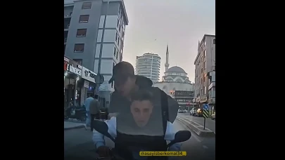 Pendik'te Akıl Almaz Kaza: Motor Sürücüsü Takip Mesafesine Dikkat Etmedi Öndeki Araca Çarptı