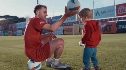 Barış Alper Yılmaz ve Mertens'in Oğlu Ciro'nun Eğlenceli Anları Sosyal Medyada Beğeni Topladı