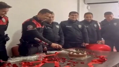 Kahramanmaraş’ta Duygulandıran Sürpriz: Öğrencilerden Polisleri Ağlatan Kutlama!