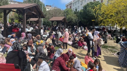 İstanbul Deprem Anında Sokaklara Döküldü! İşte Paniği Anlatan Görüntüler!