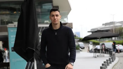 Eyüpspor’un Kale Duvarı Berke Özer, Alışveriş Tarzıyla da Göz Kamaştırdı