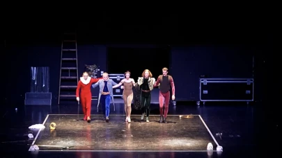 Adana’da Tiyatro Rüzgârı: Dracula’dan Hamlet’e Sanatın Zirvesi!