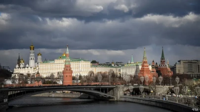 Kremlin’den Sert Tepki: Zafer Günü Öncesi Ukrayna’nın SİHA Saldırıları “Terör Eylemi” Olarak Nitelendirildi