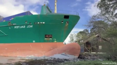 Karaya Oturan Gemi Evin Dibine Girdi, Sahibi Fark Etmedi