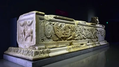 Efes Müzesi'nde Zaman Yolculuğu: 3500 Yıllık Eserler ve Yeni Sergi ile Büyüleyen Deneyim!