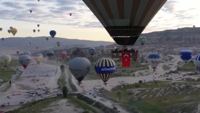 Kapadokya Semalarında 19 Mayıs Coşkusu: Bayraklar Gökyüzünü Süsledi
