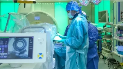 Orta Doğu’da Bir İlk: Nörolojik Hastalıklara Akıllı Cihaz Umudu