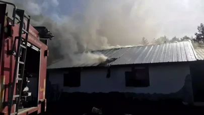 Yayla Evinde Yangın Paniği: 4 Kişi Dumandan Hastaneye Kaldırıldı