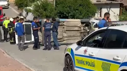 Motosiklet Ehliyetiyle Direksiyon Başına Geçti, Zabıta Aracını Devrip Kaos Yarattı!