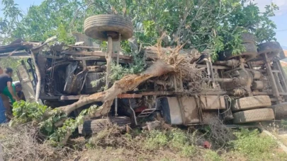 Manisa’da Freni Patlayan Vidanjör Devrildi: Sürücü Olası Felaketi Önledi