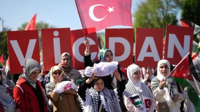Ayasofya Meydanı’nda Gazze İçin Dualar Yükseldi