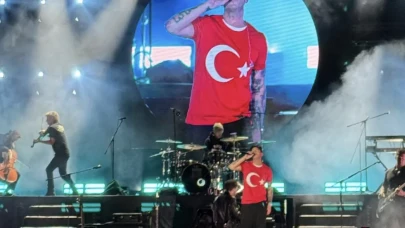 OneRepublic’tan Türk Bayraklı Sürpriz! İstanbul’da Gönülleri Fethetti
