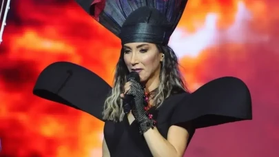 Hande Yener Harbiye’de Sahne Aldı, Misha’yla Aşkını Anlattı