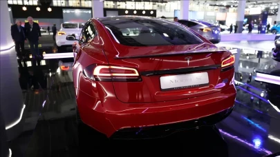 Elon Musk'ın Avrupa'daki İmajı Tesla Satışlarını Çökertiyor mu? İşte Çarpıcı Veriler ve Tepkiler!