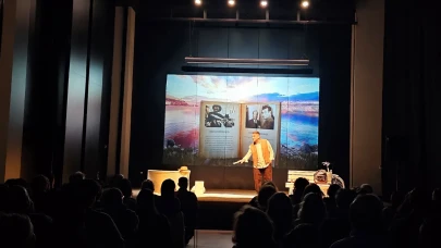 AKM’de Göz Dolduran Prömiyer: “Hayatı Hikâye Olan Adam” Ayakta Alkışlandı