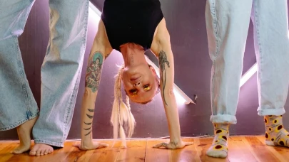 Bu fotoğraftaki kadın size ters mi bakıyor? İşte ters görmenin sebebi…