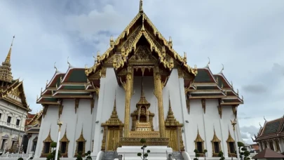 Bangkok’un İncisi: Tayland’daki Kraliyet Sarayı Göz Kamaştırıyor