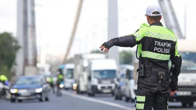 Trafikte Yeni Dönem: Çarpıp Kaçana Hapis, Telefona Ceza Yağmuru