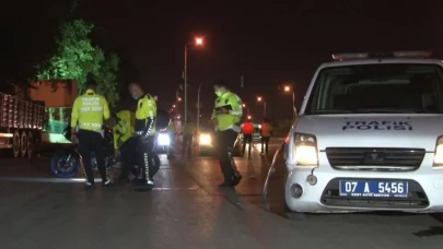 Kaçmak İsterken Zincirleme Kazaya Neden Oldu: Polis Hastanede