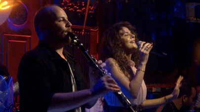 15 Yıl Bekledi, Gamze Topuz’un Sesiyle Hayat Buldu: “Yel Alsın”