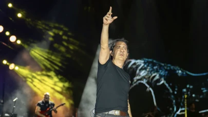 Kıraç’tan Manisa’da Ayakta Alkışlanan Performans! Kültür Yolu Festivali Coştu