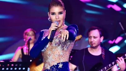 Gülben Ergen'den Sahne Ortasında Göz Dolduran Jest!