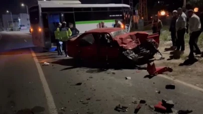 Yolcu Minibüsüyle Otomobil Çarpıştı: Saniyeler İçinde Felaket