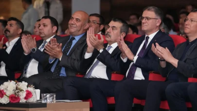 Van’da sanat şahlandı! Öğrenciler sahnede, öğretmenler sayfada