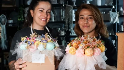 Anneler Günü’nde Ne Hediye Alınır? Mumdan Yapılan Çiçek Buketleri Yoğun İlgi Görüyor