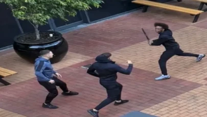 Avustralya’da Alışveriş Merkezinde Satırlı Kavga