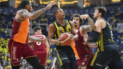 Fenerbahçe’den Galatasaray’a Parkede 24 Sayılık Fark: Normal Sezonu Lider Bitirdi!