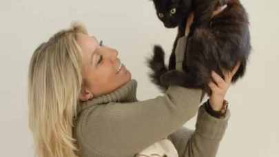 Esmer Kedi Cafer Altın Melek Ödülü’nü Aldı, Patisi Müzedeki Yerini Aldı!